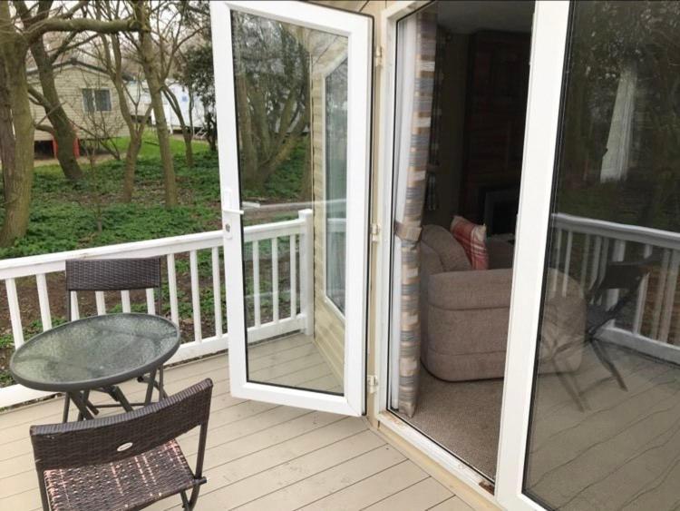 The Winchester Luxury Pet Friendly Caravan On Broadland Sands Holiday Park Between Lowestoft And Great Yarmouth Hotell Corton  Eksteriør bilde