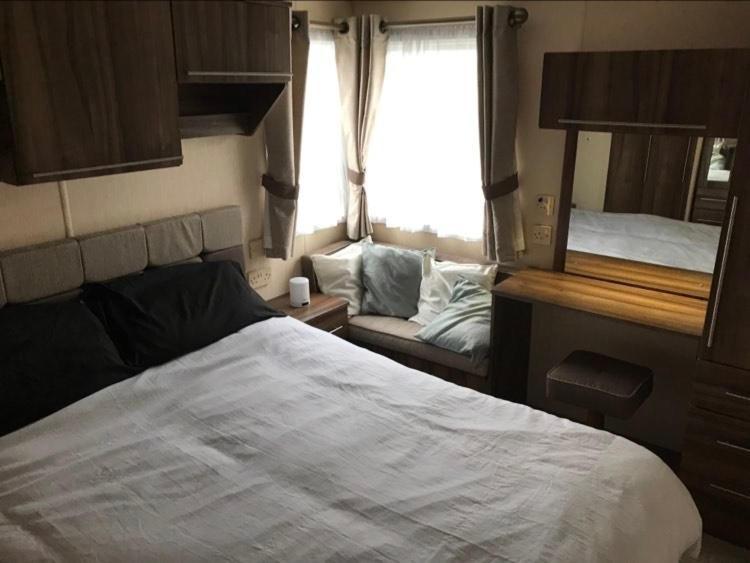 The Winchester Luxury Pet Friendly Caravan On Broadland Sands Holiday Park Between Lowestoft And Great Yarmouth Hotell Corton  Eksteriør bilde