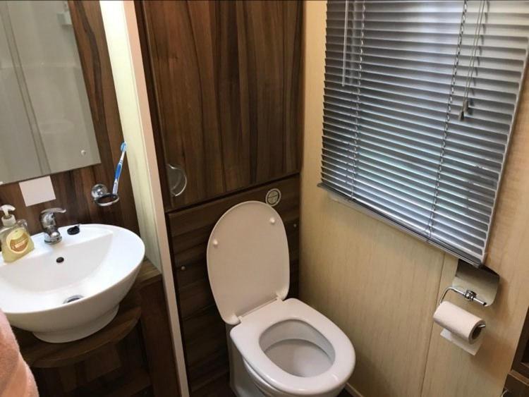 The Winchester Luxury Pet Friendly Caravan On Broadland Sands Holiday Park Between Lowestoft And Great Yarmouth Hotell Corton  Eksteriør bilde