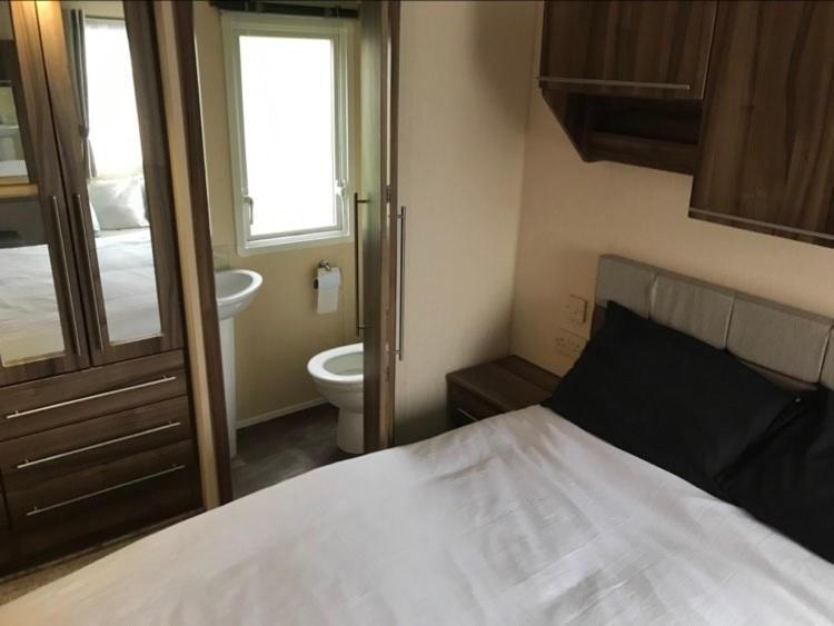 The Winchester Luxury Pet Friendly Caravan On Broadland Sands Holiday Park Between Lowestoft And Great Yarmouth Hotell Corton  Eksteriør bilde